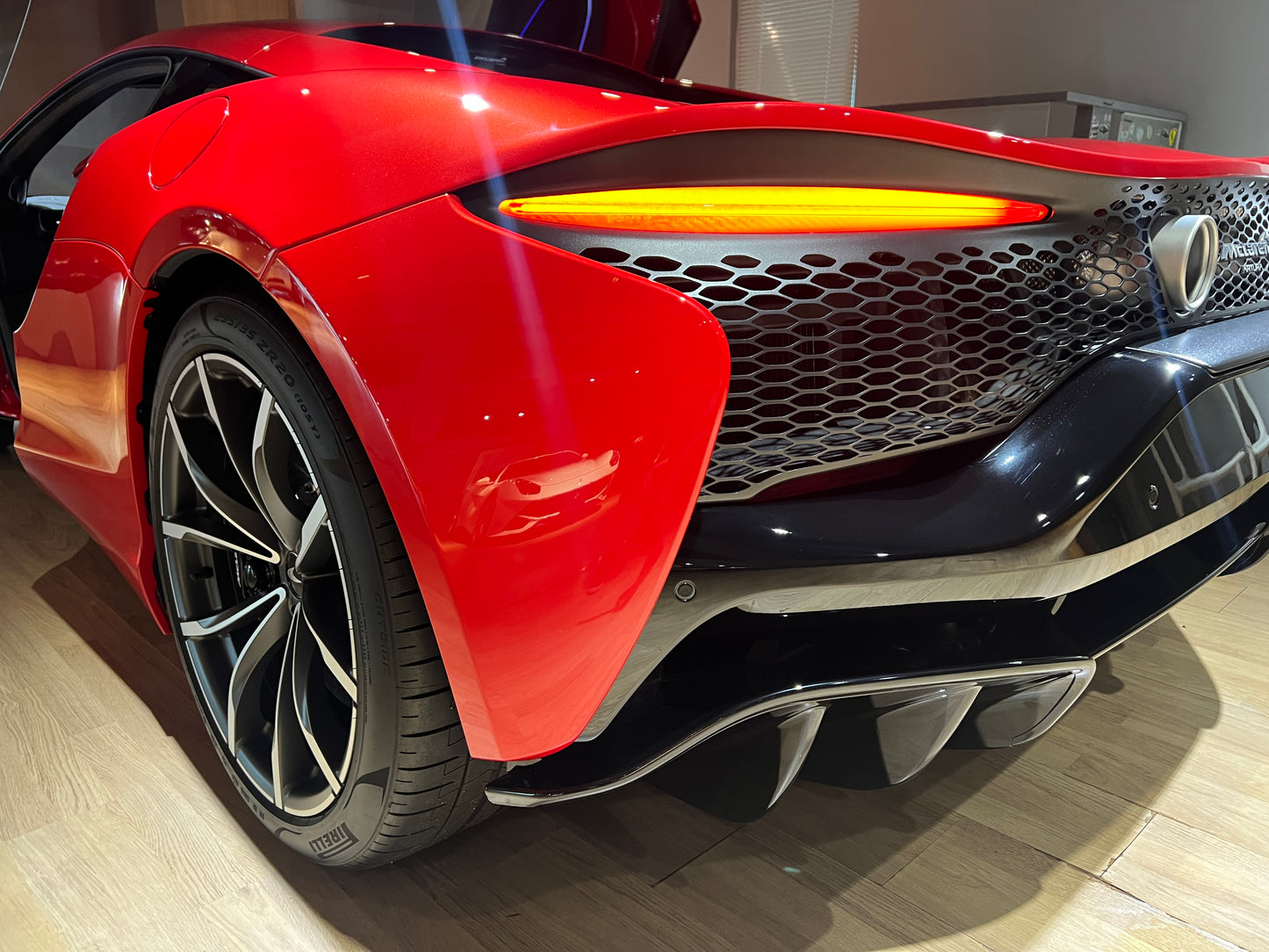 已售出-McLaren Artura