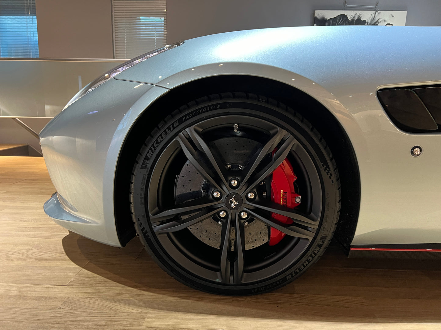 已售出-2019 Ferrari GTC4 Lusso V12 總代理