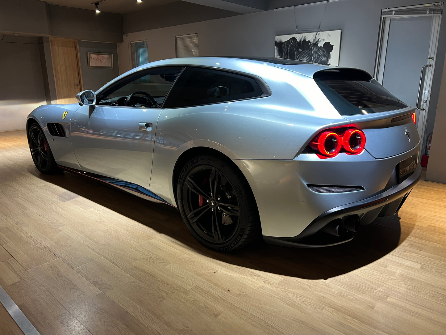 已售出-2019 Ferrari GTC4 Lusso V12 總代理