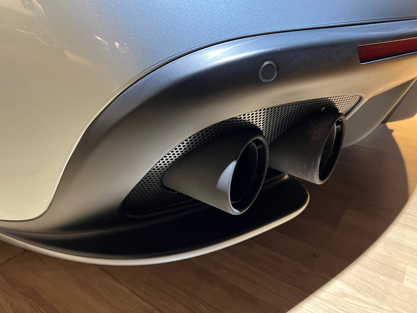 已售出-2019 Ferrari GTC4 Lusso V12 總代理