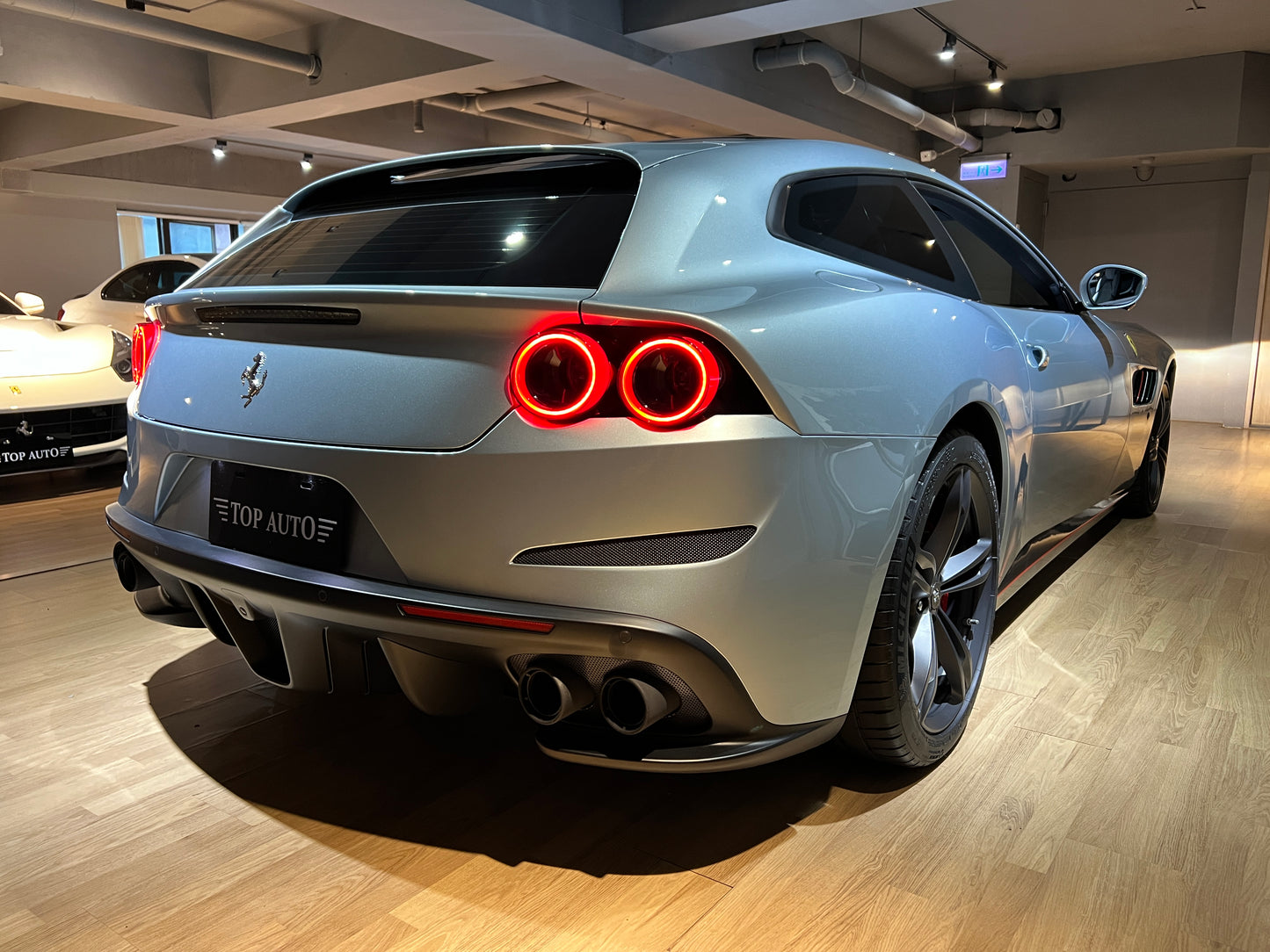 已售出-2019 Ferrari GTC4 Lusso V12 總代理
