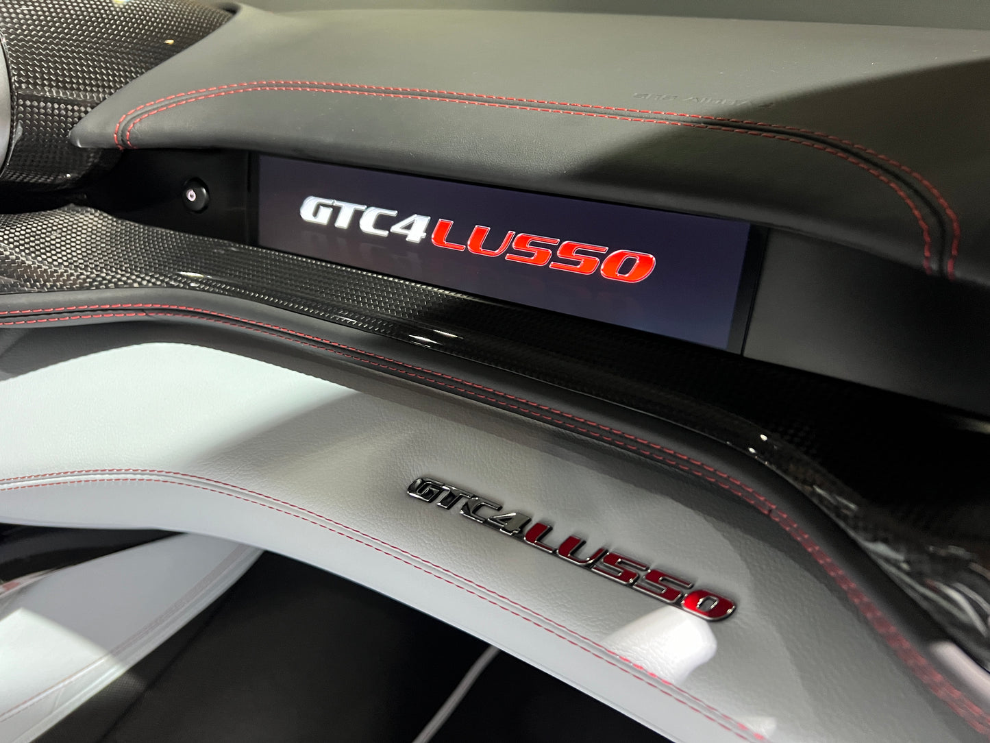 已售出-2019 Ferrari GTC4 Lusso V12 總代理