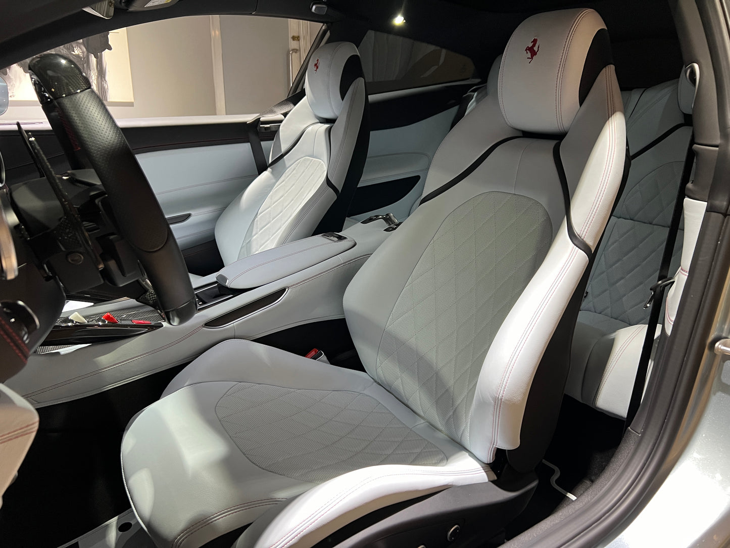 已售出-2019 Ferrari GTC4 Lusso V12 總代理