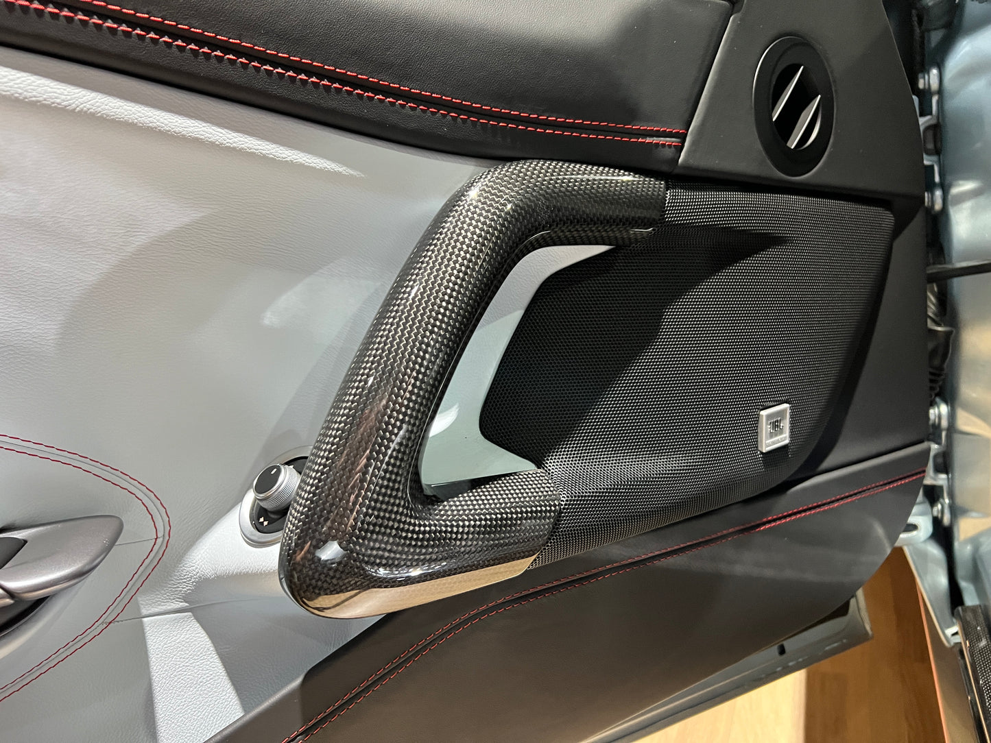 已售出-2019 Ferrari GTC4 Lusso V12 總代理