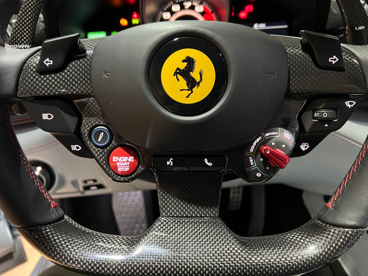 已售出-2019 Ferrari GTC4 Lusso V12 總代理