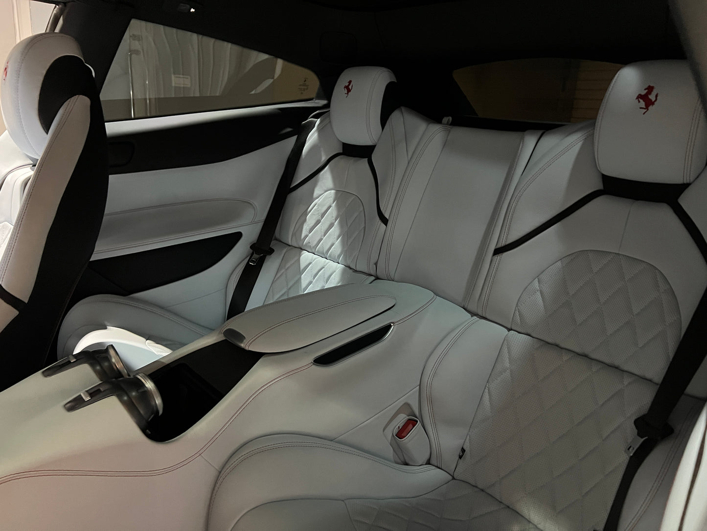 已售出-2019 Ferrari GTC4 Lusso V12 總代理