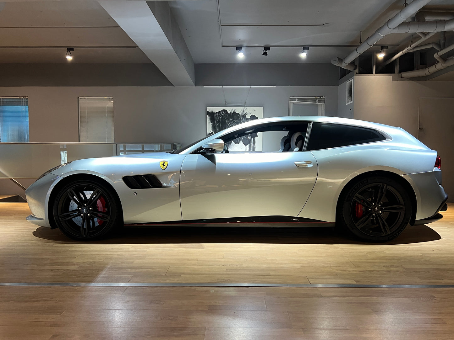 已售出-2019 Ferrari GTC4 Lusso V12 總代理