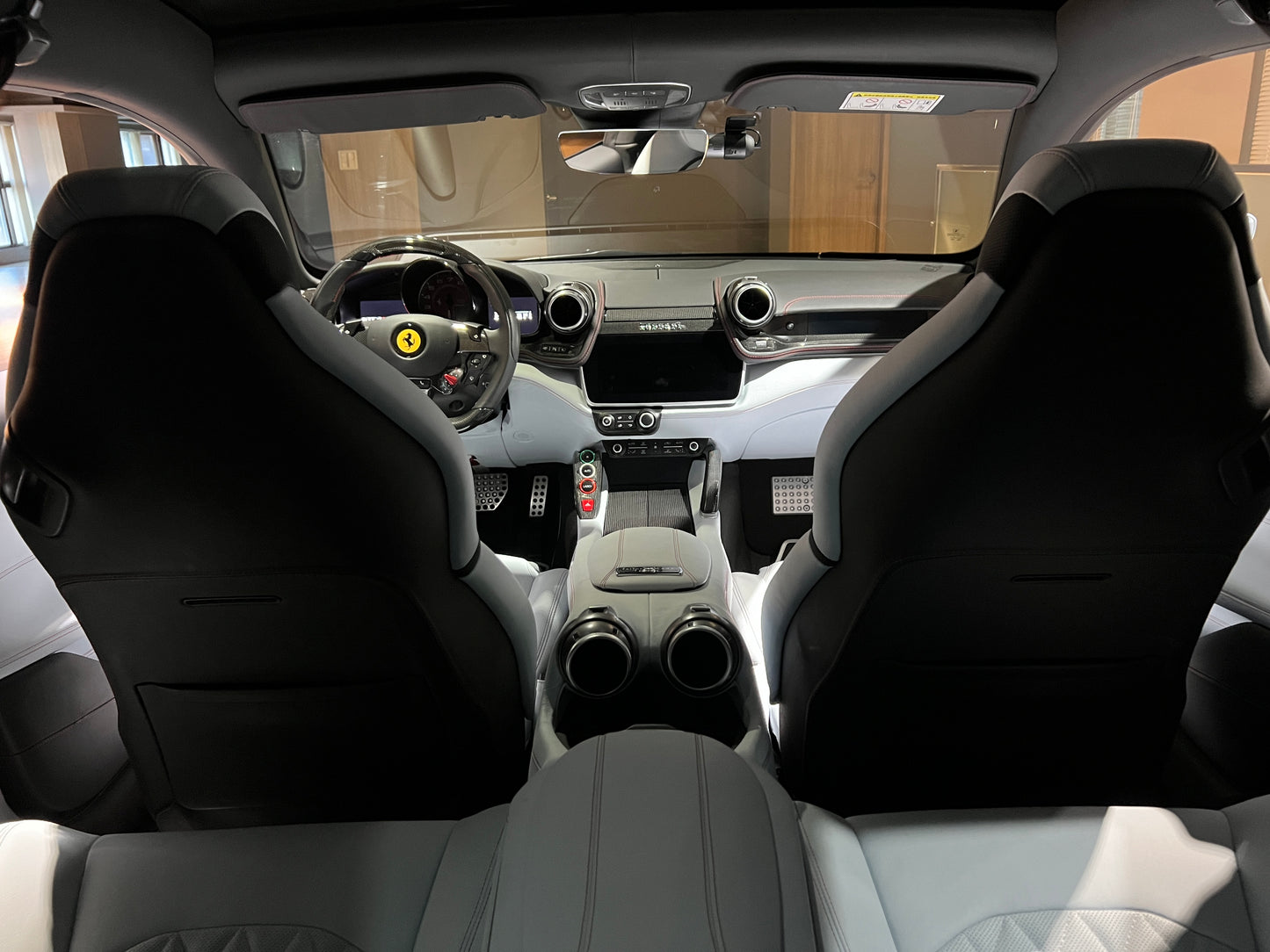 已售出-2019 Ferrari GTC4 Lusso V12 總代理