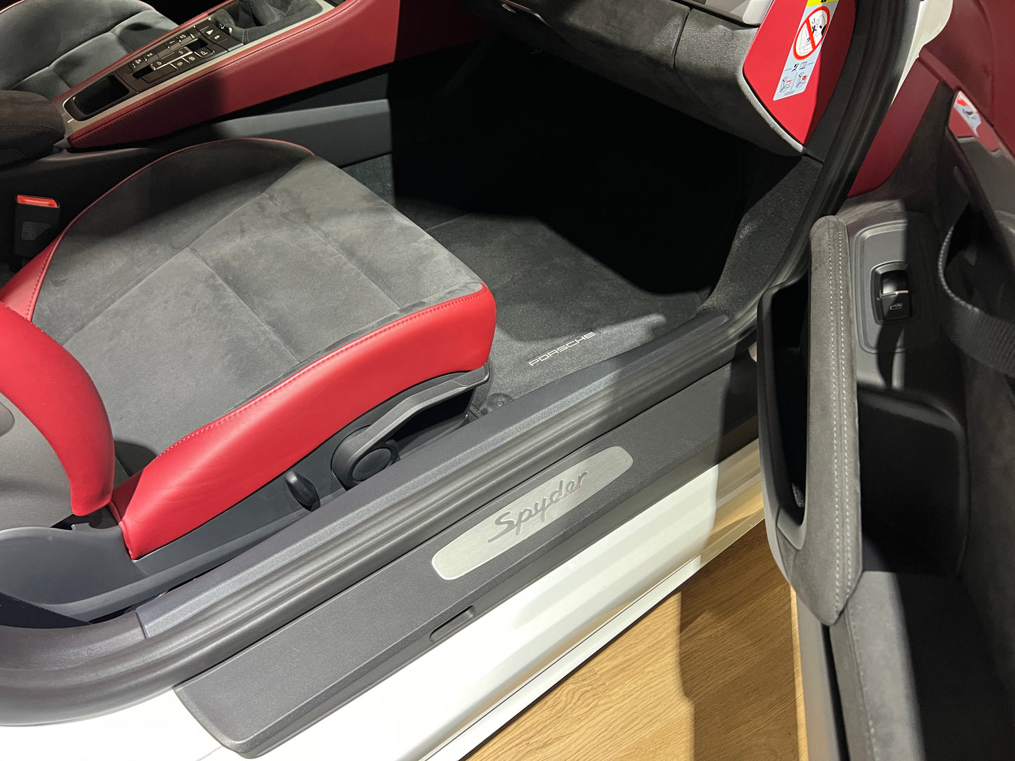 已售出-2020 Porsche 718 Boxster Spyder 手排 總代理
