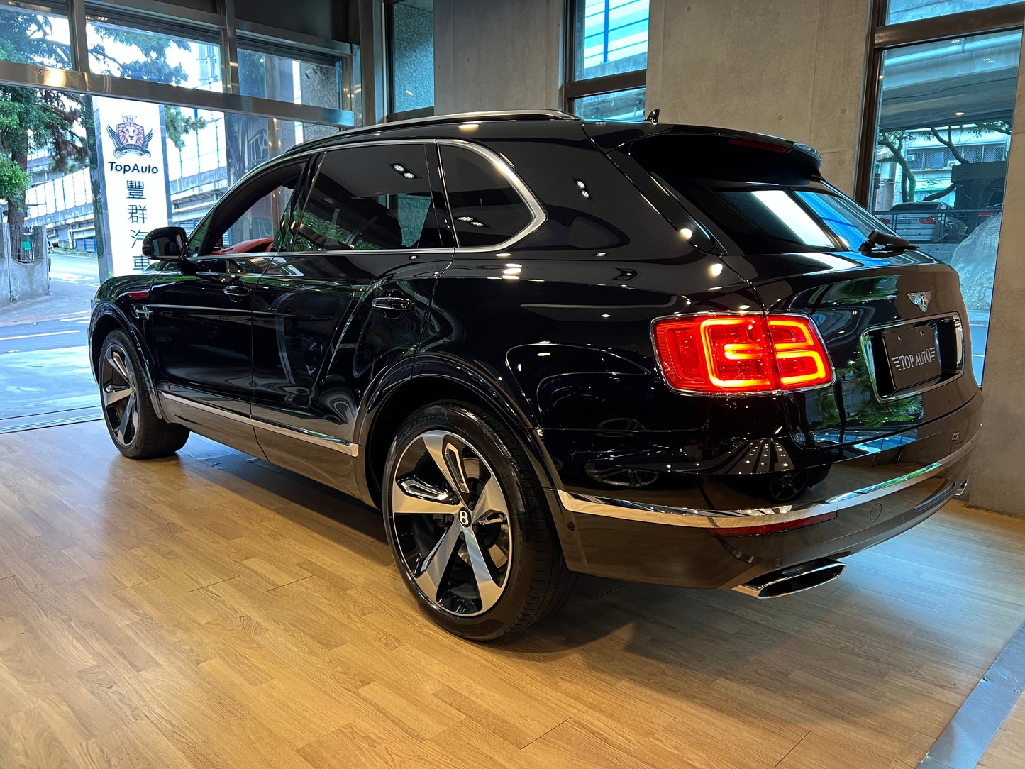 2017 Bentley Bentayga W12 First Edition 總代理