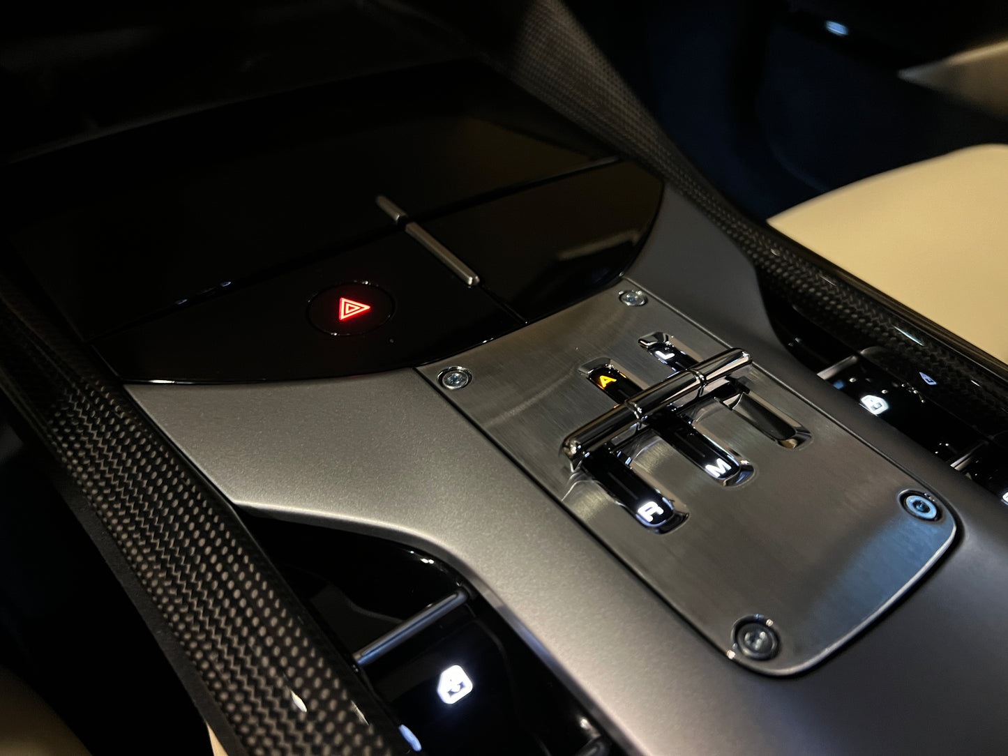 已售出-2024 Ferrari Purosangue 全新車