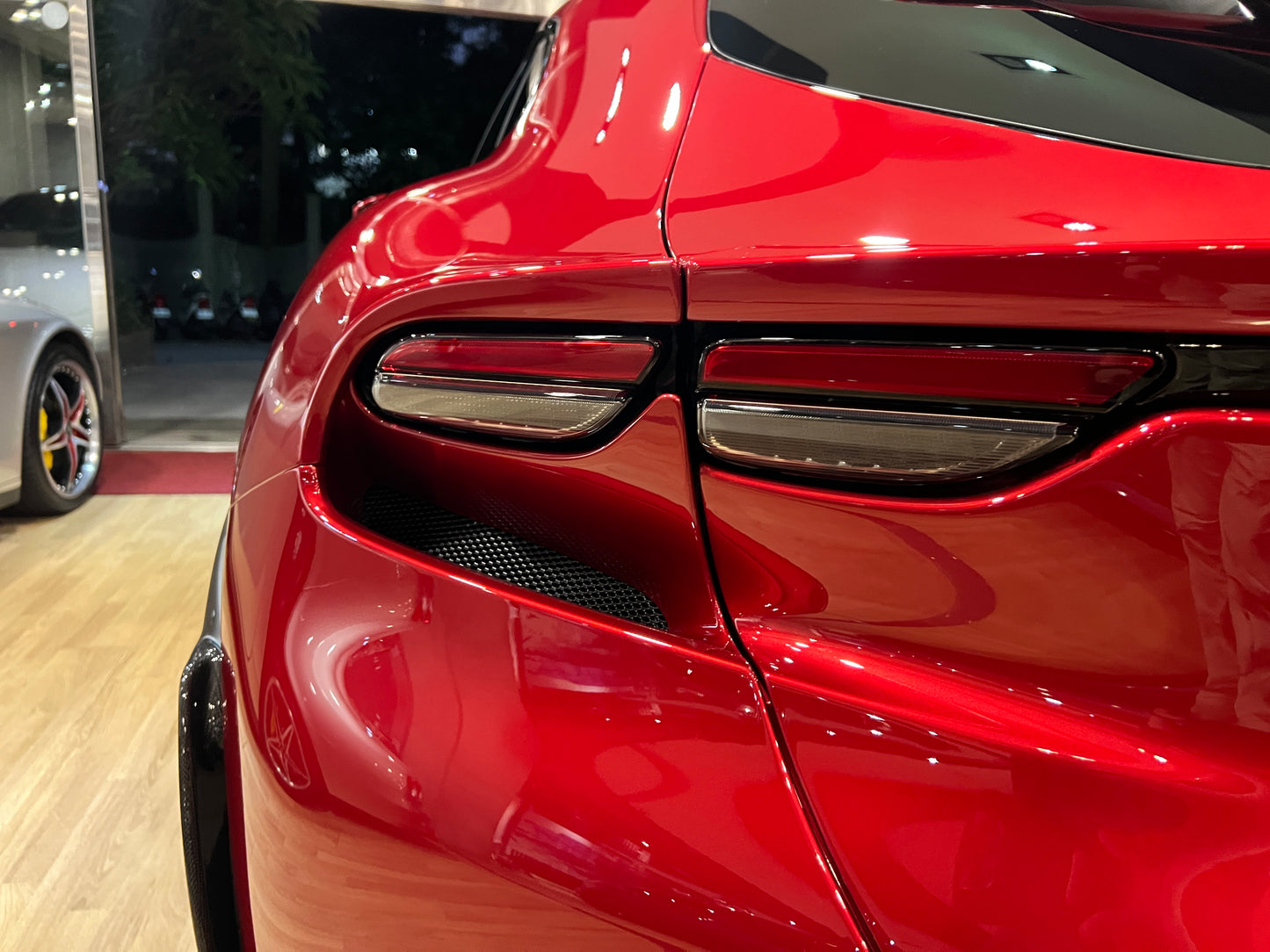 已售出-2024 Ferrari Purosangue 全新車