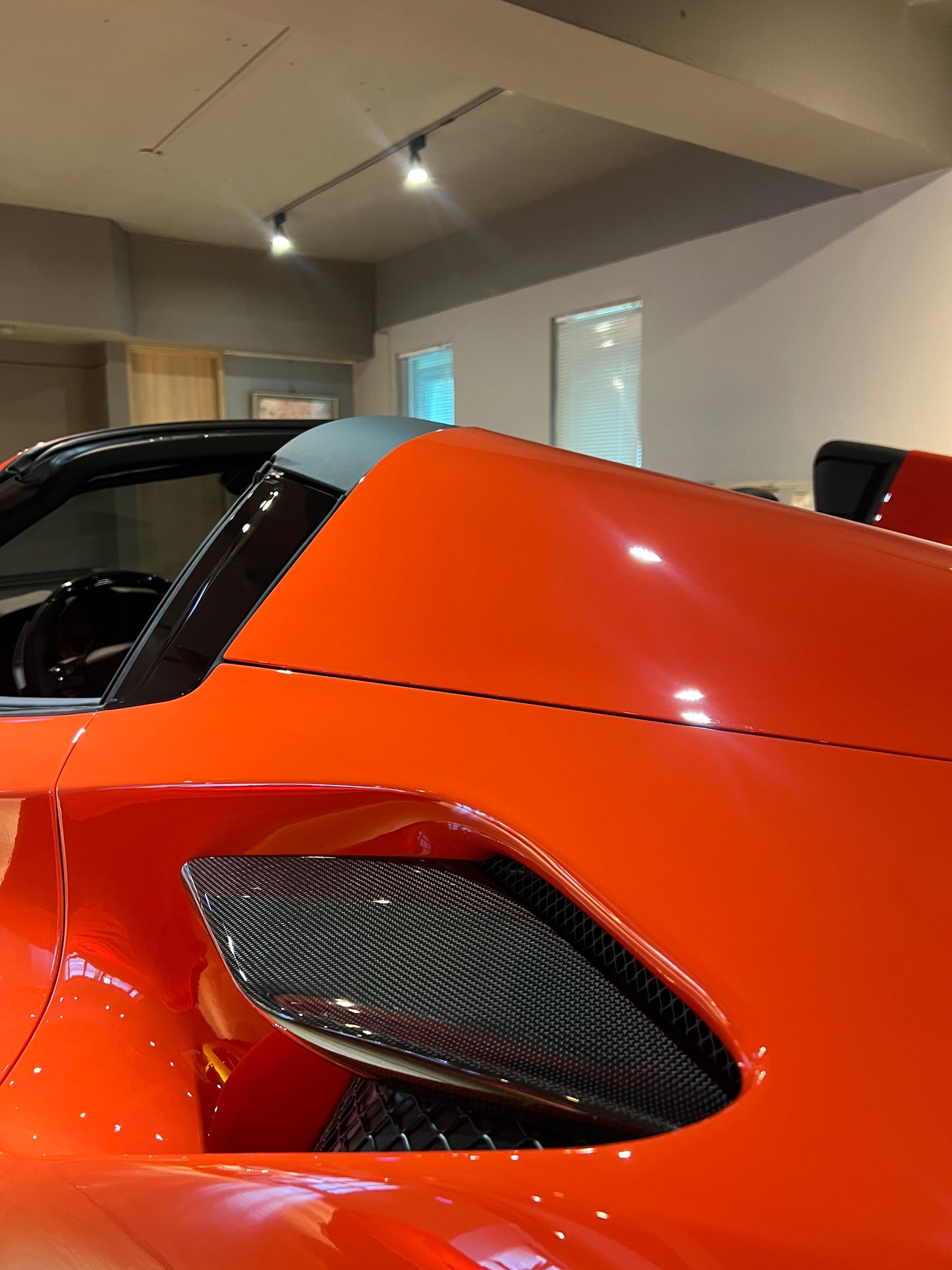 已售出-2022 Ferrari F8 Spider 總代理