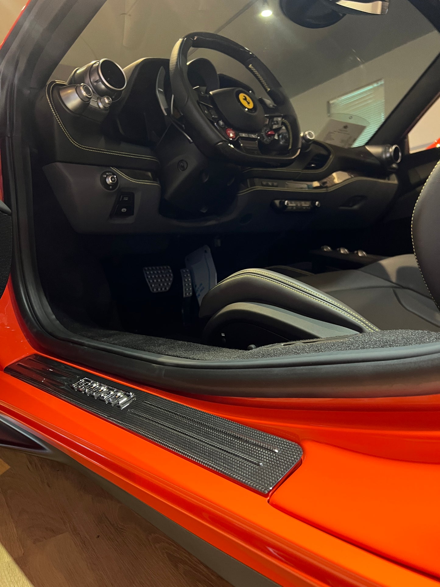 已售出-2022 Ferrari F8 Spider 總代理
