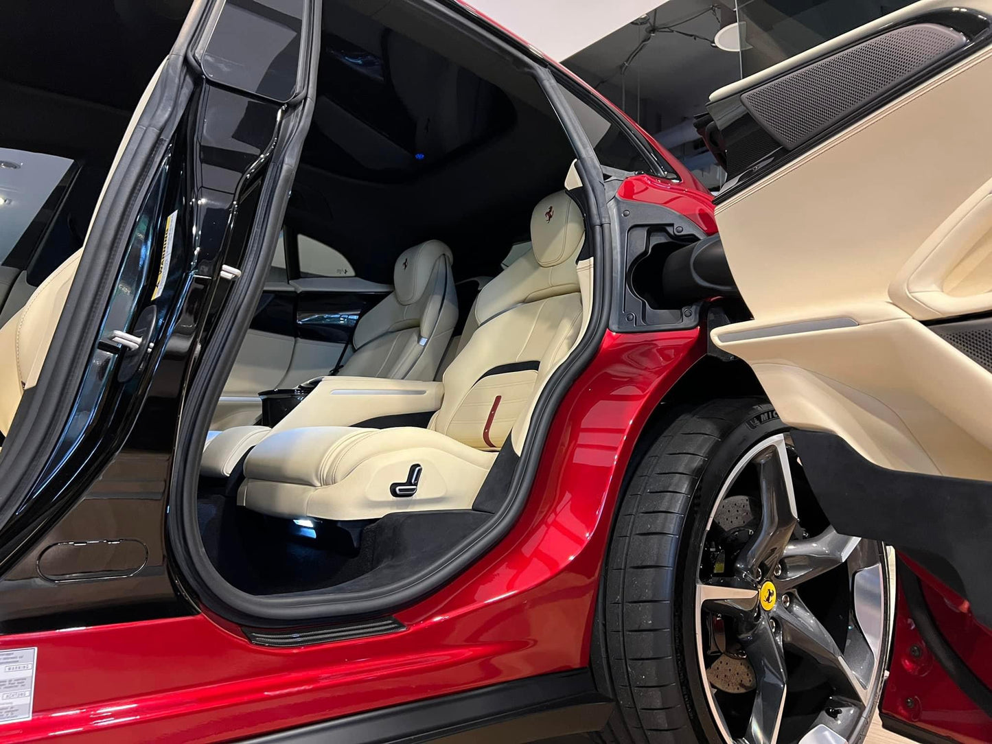 已售出-2024 Ferrari Purosangue 全新車