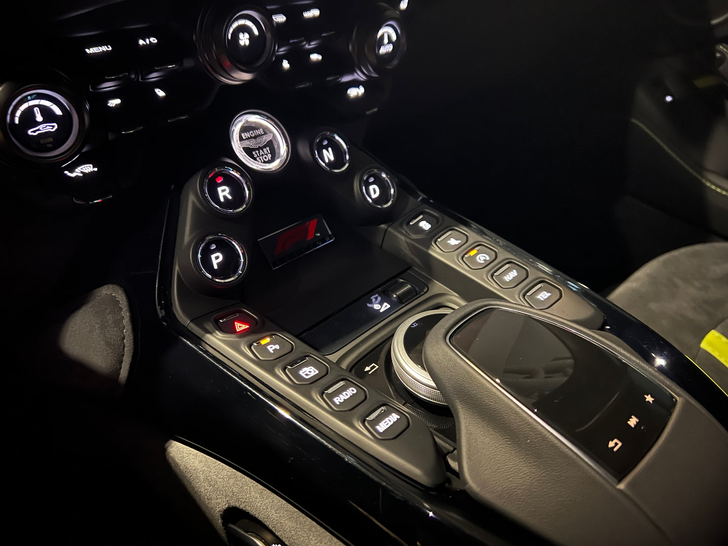 已售出-2022 Aston Martin Vantage F1 Edition 總代理