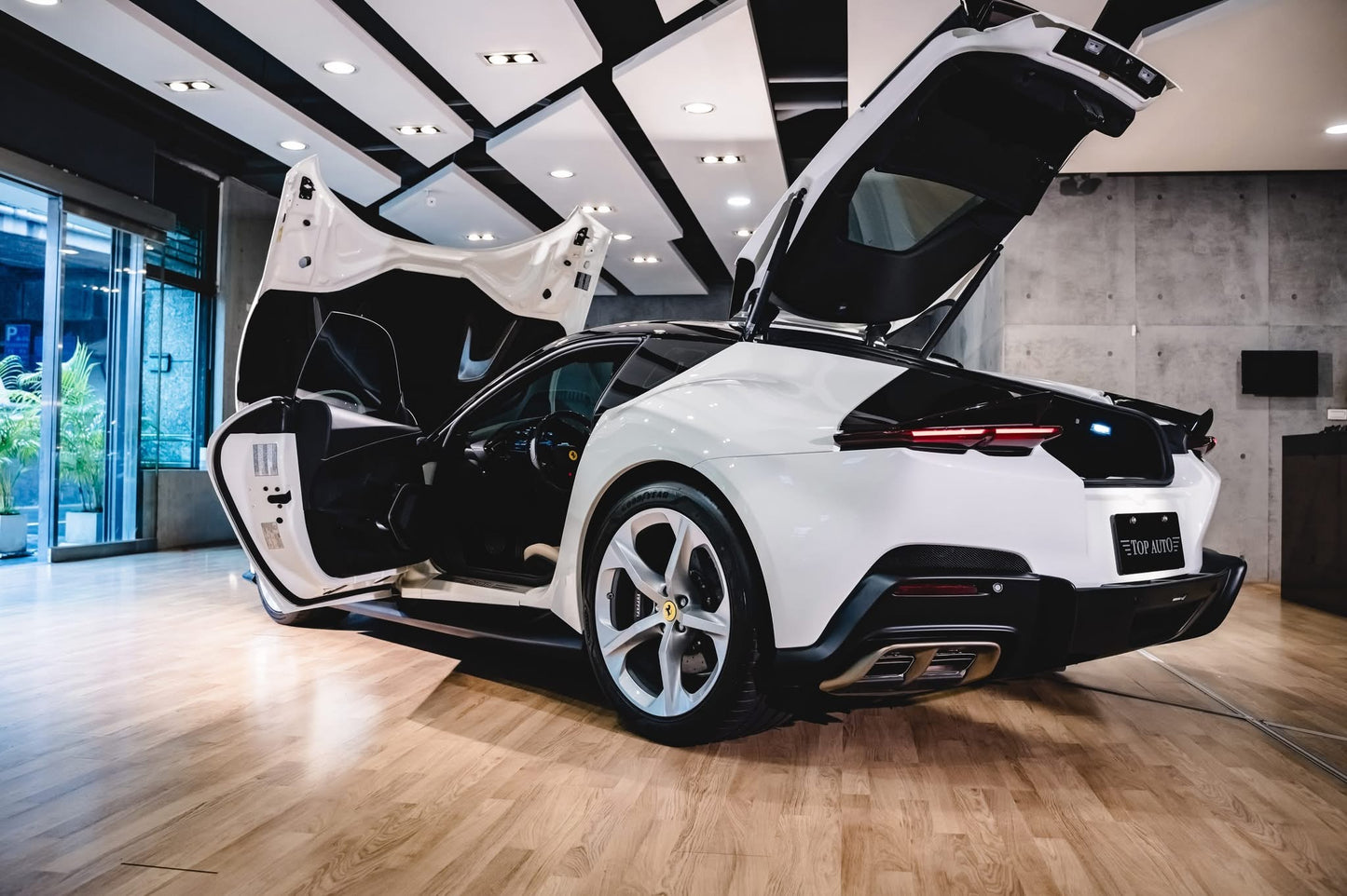 2025 Ferrari 12Cilindri 總代理 | 台北超跑專賣 | TopAuto豐群汽車