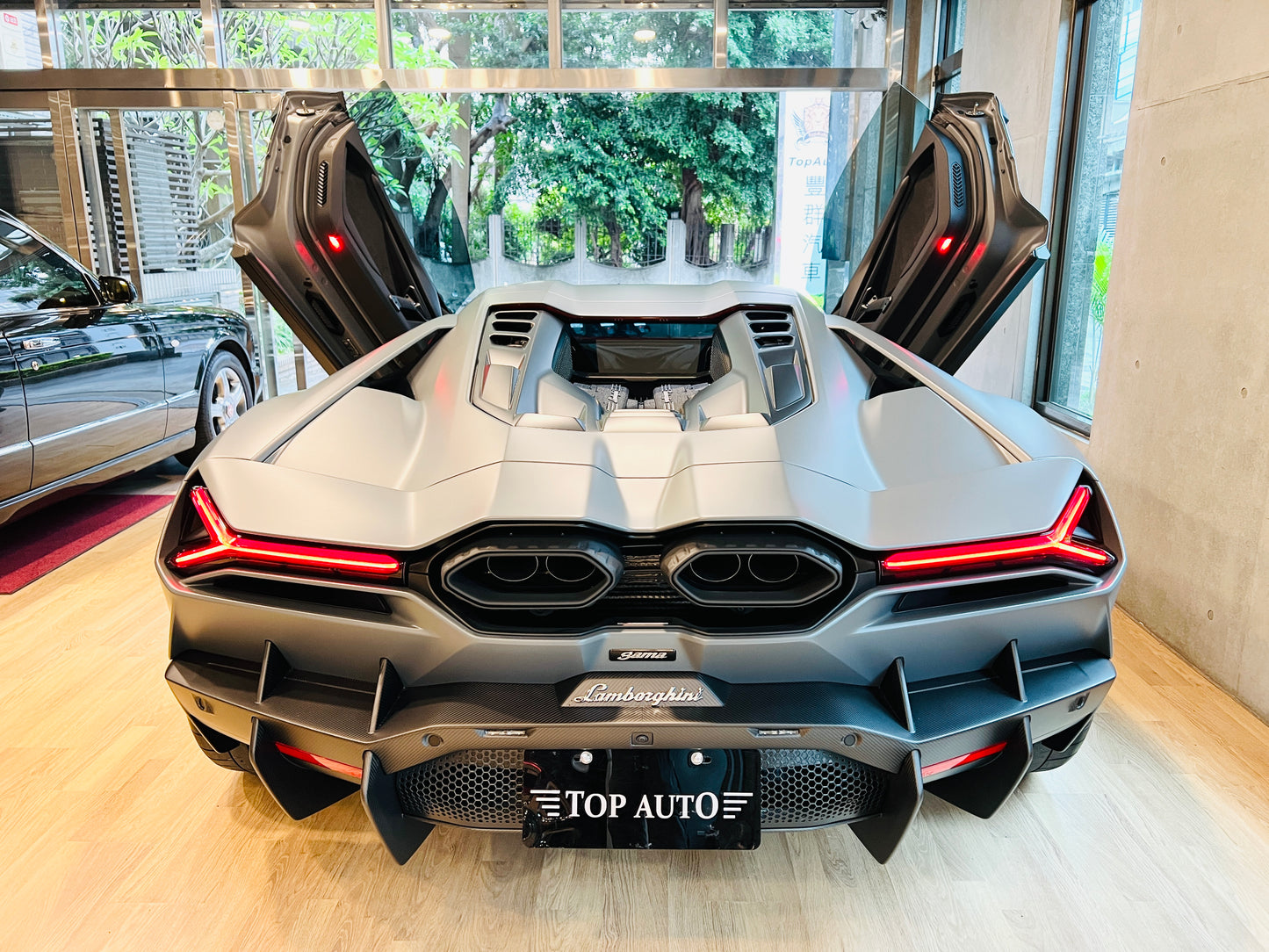 已售出-Lamborghini Revuelto 總代理全新車