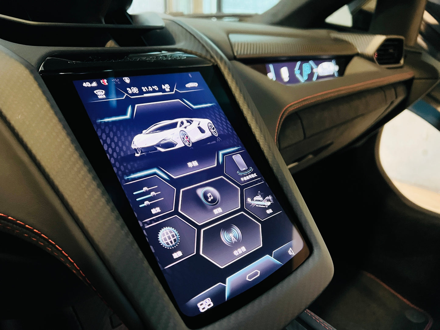 已售出-Lamborghini Revuelto 總代理全新車