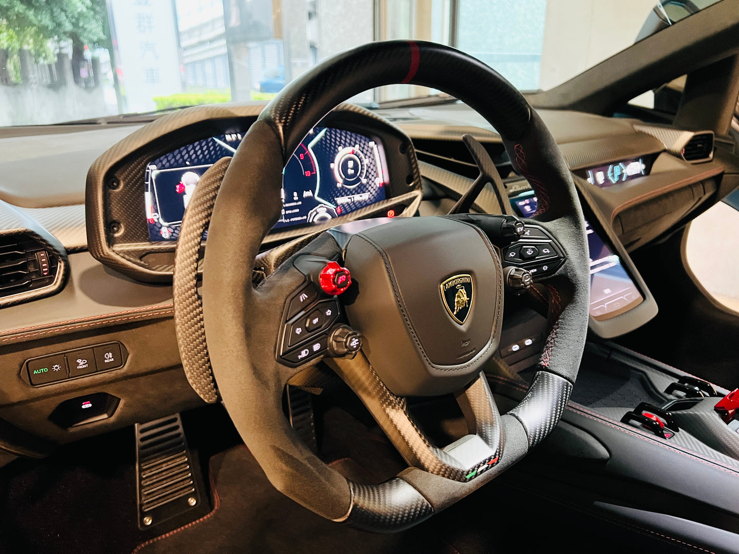 已售出-Lamborghini Revuelto 總代理全新車