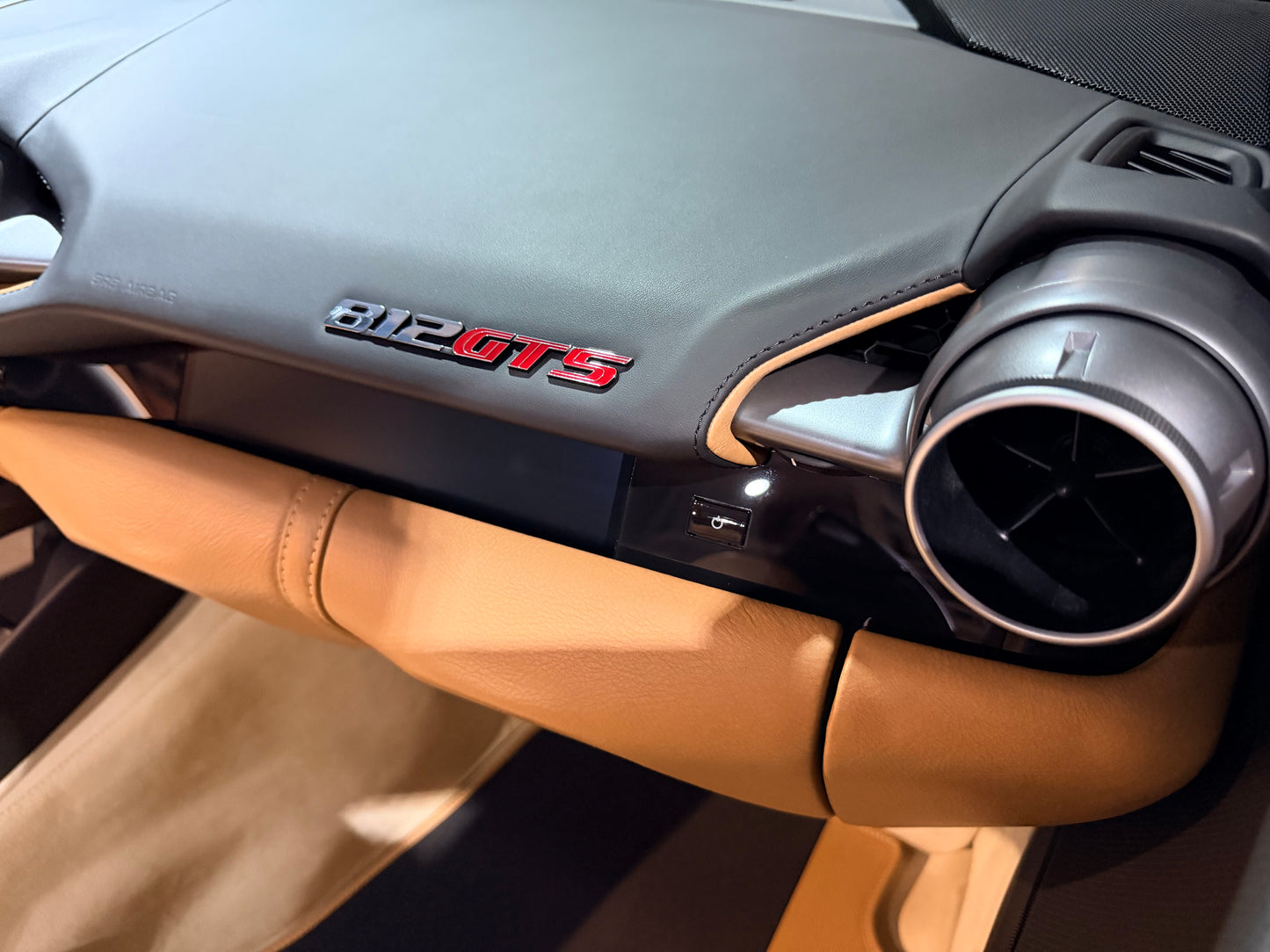 2021 Ferrari 812 GTS Tailor Made Ispirazioni 總代理 | 台北超跑專賣 | TopAuto豐群汽車