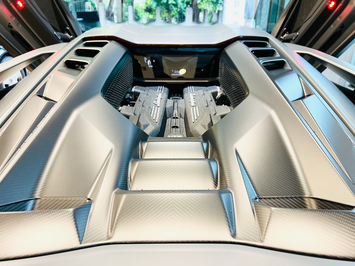 已售出-Lamborghini Revuelto 總代理全新車