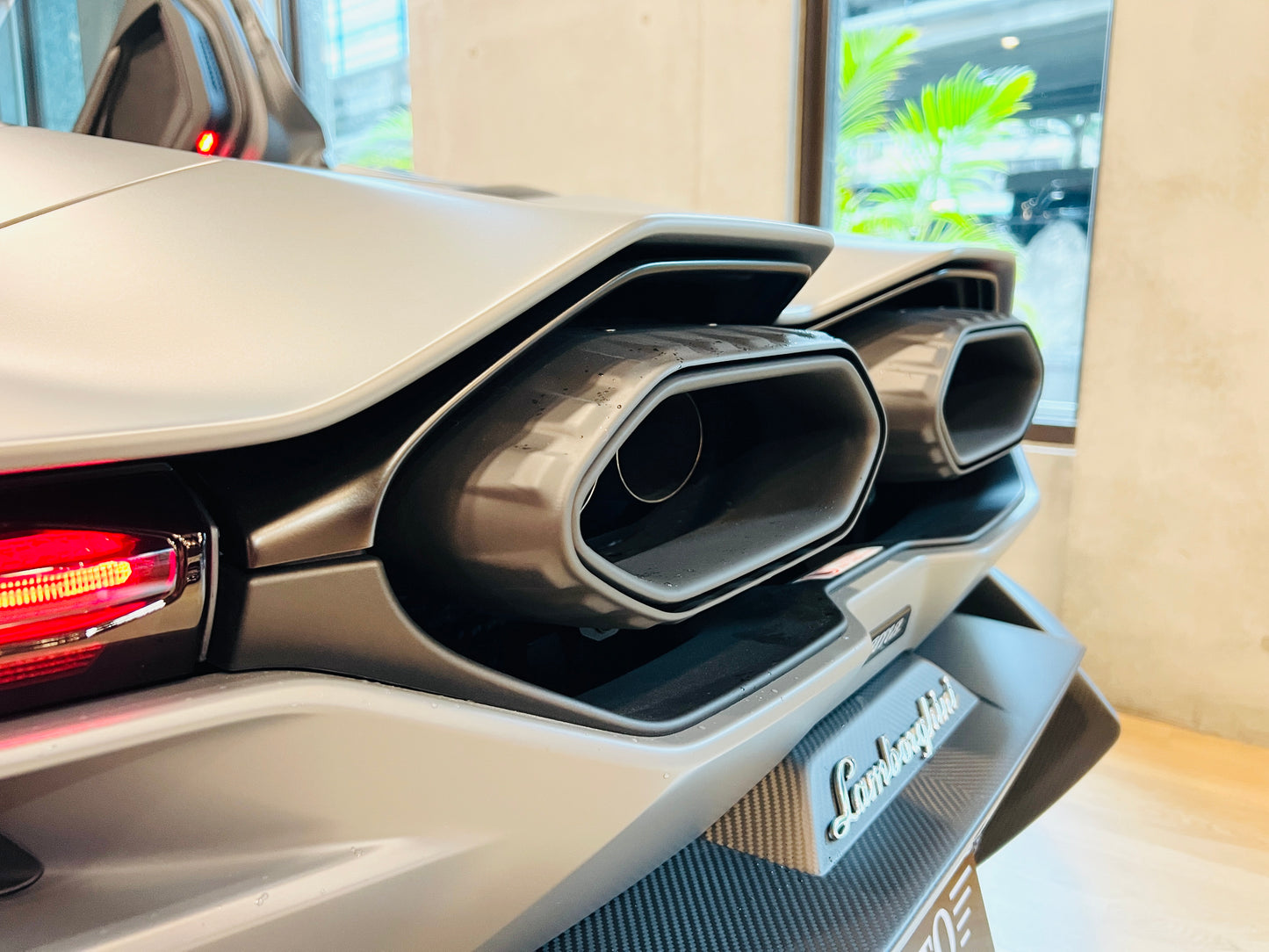 已售出-Lamborghini Revuelto 總代理全新車