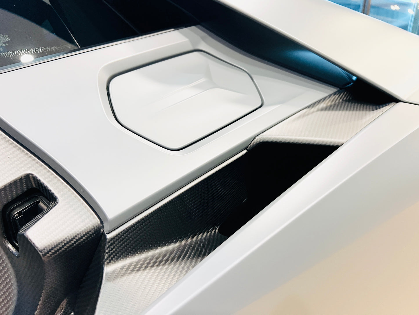 已售出-Lamborghini Revuelto 總代理全新車
