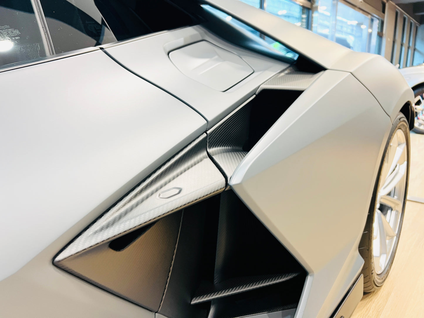 已售出-Lamborghini Revuelto 總代理全新車