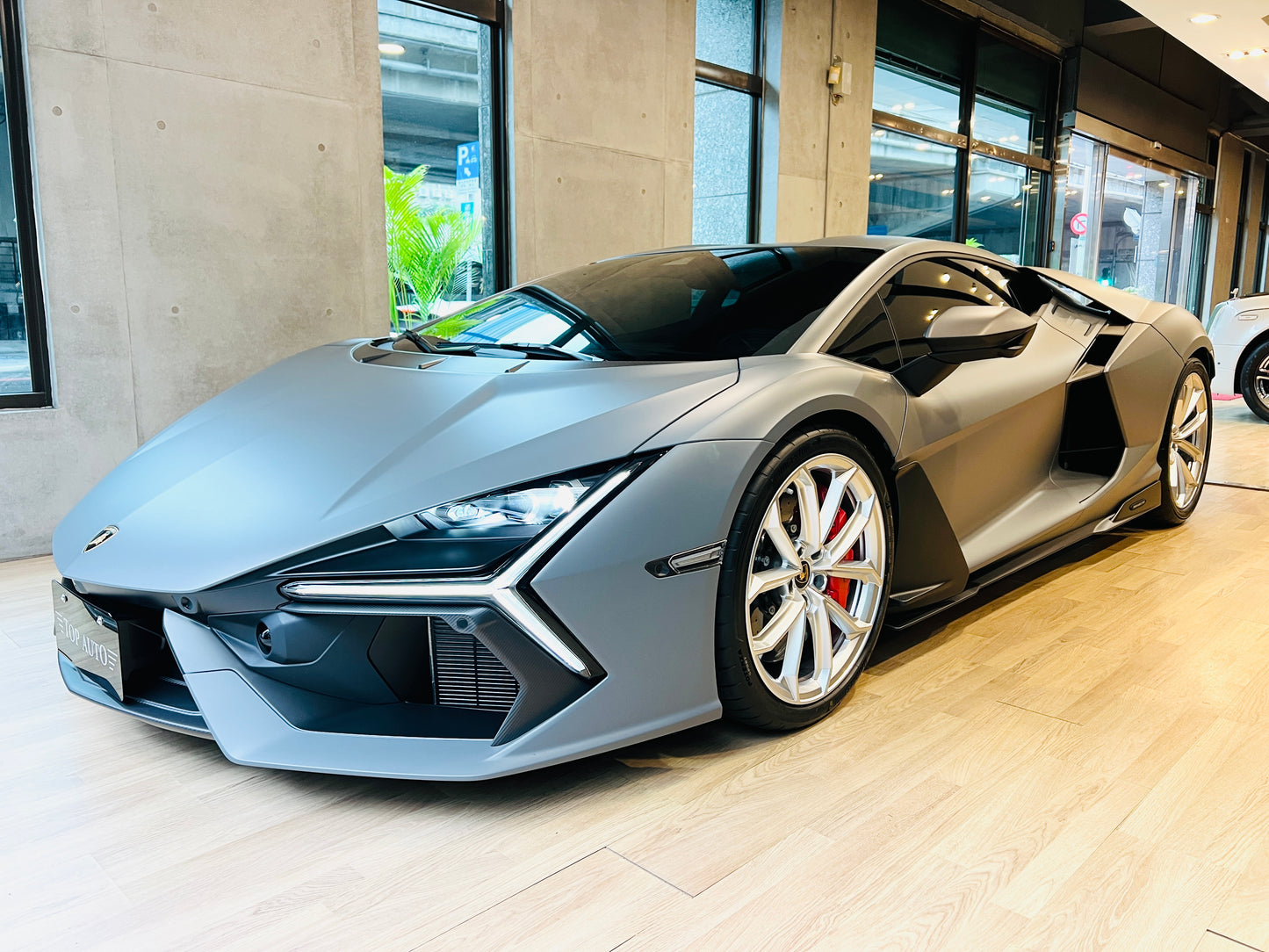 已售出-Lamborghini Revuelto 總代理全新車