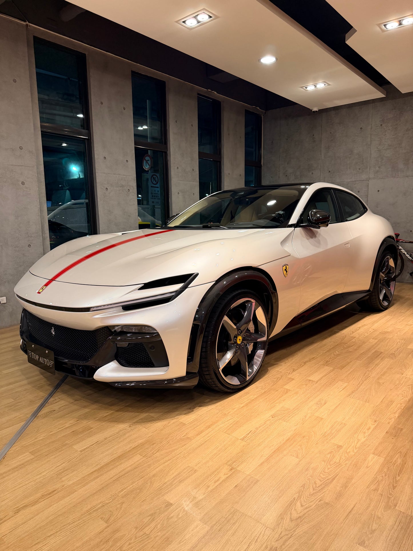 **2024 Ferrari Purosangue 總代理 | 台北超跑專賣 | TopAuto豐群汽車