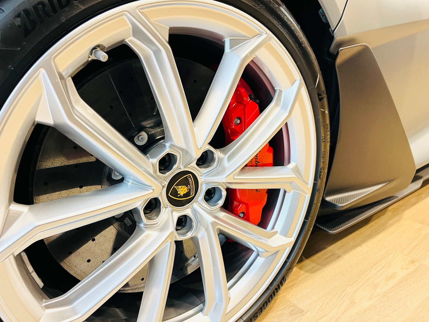 已售出-Lamborghini Revuelto 總代理全新車