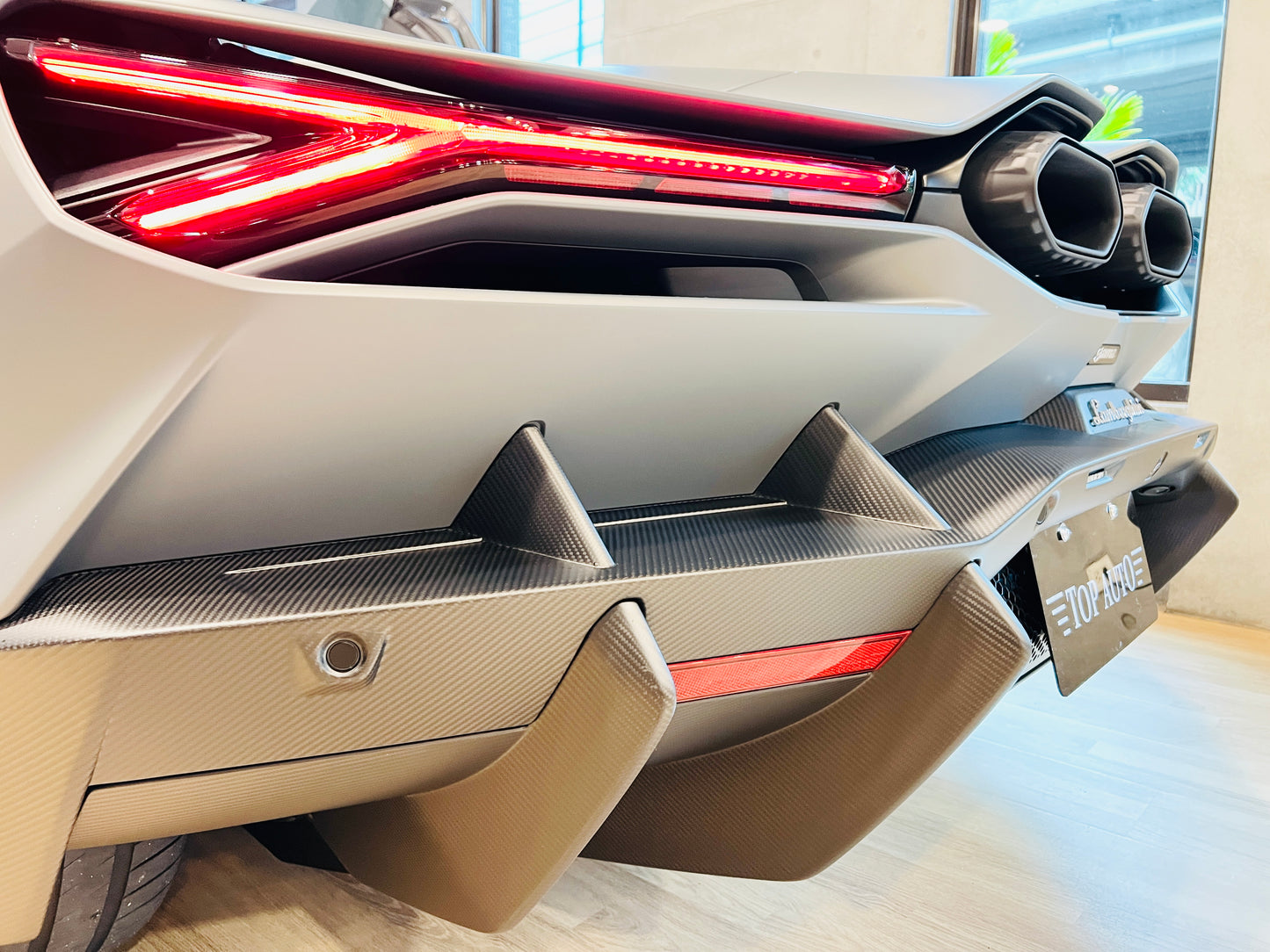 已售出-Lamborghini Revuelto 總代理全新車