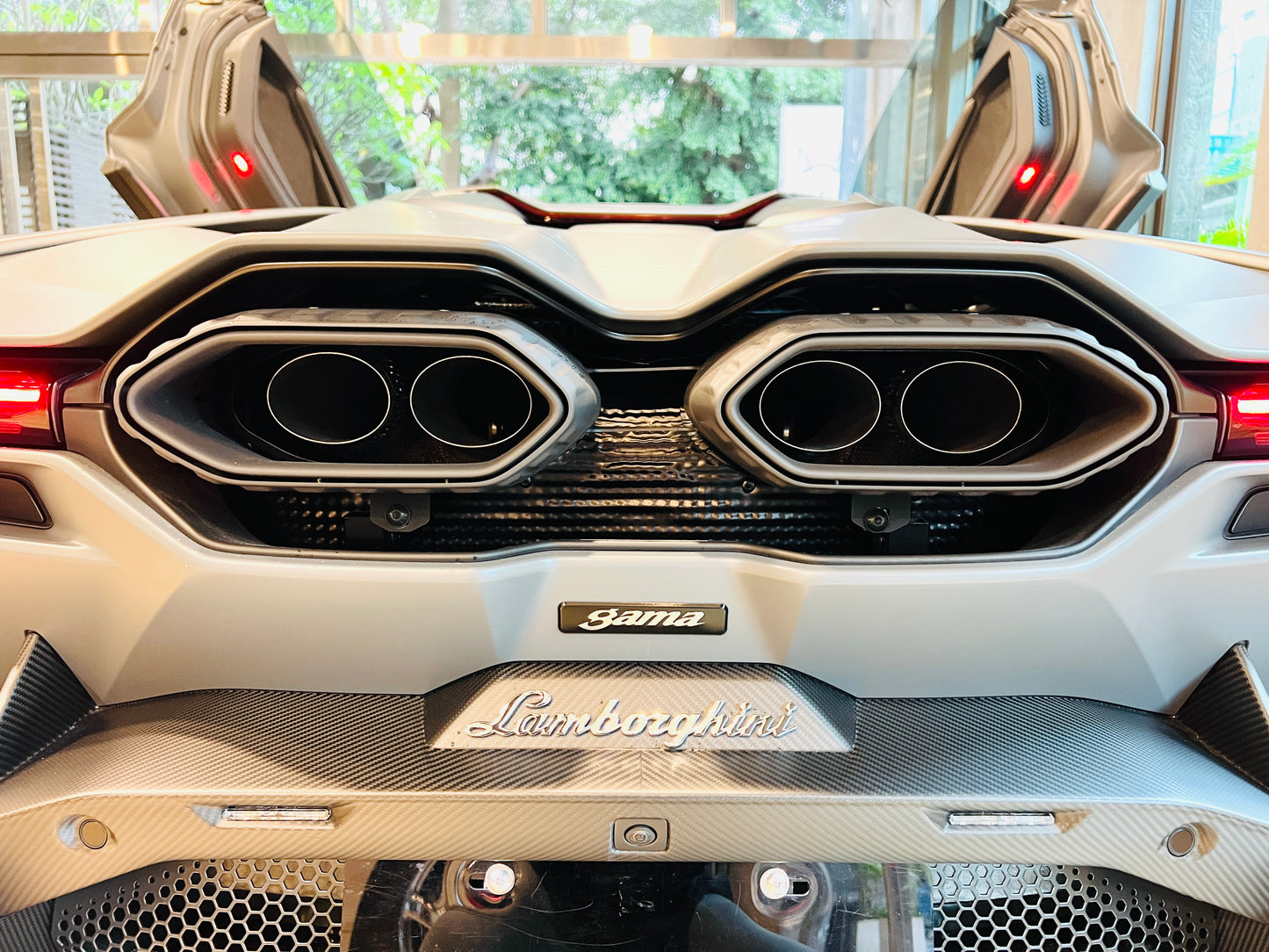 已售出-Lamborghini Revuelto 總代理全新車