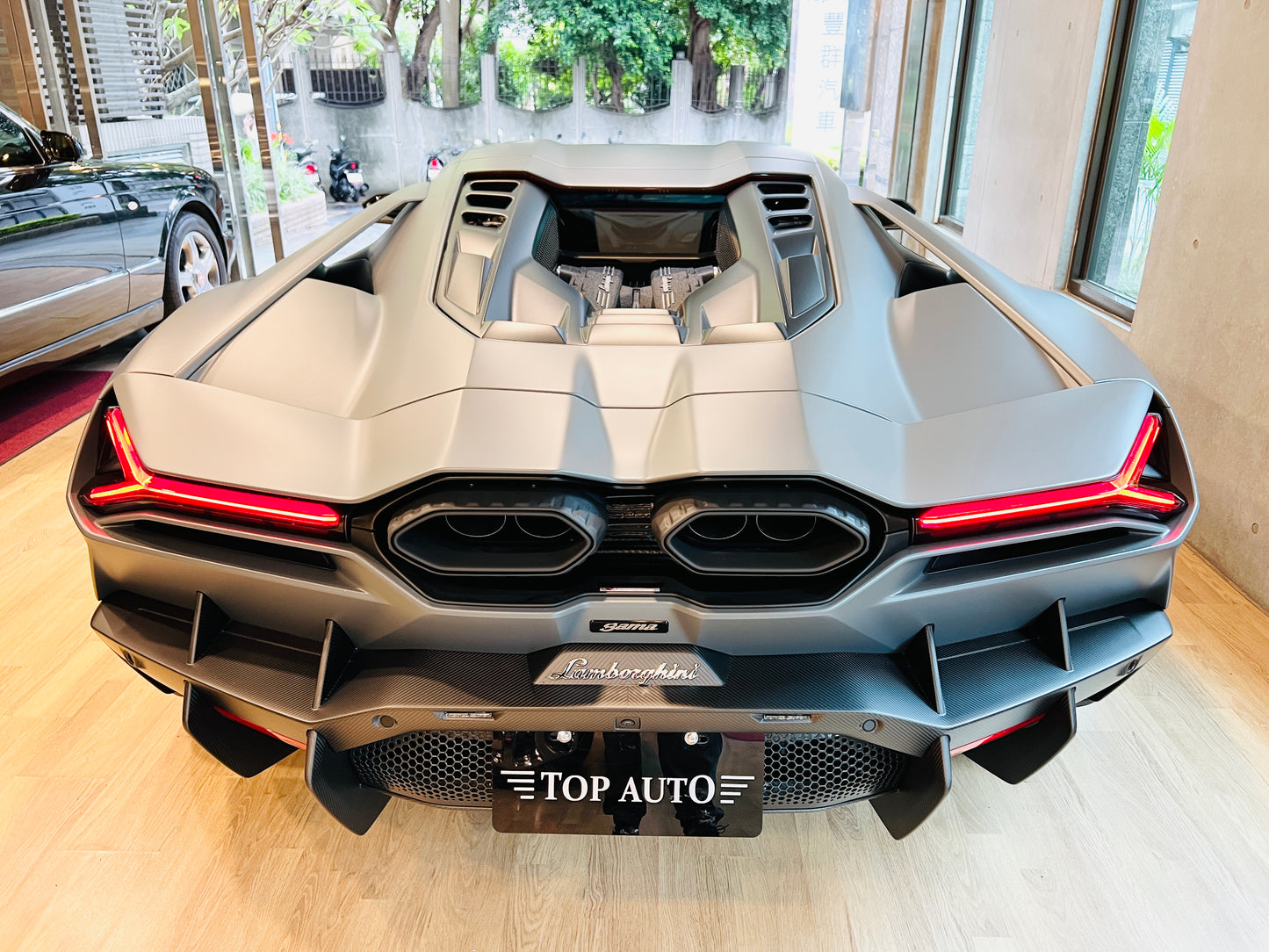 已售出-Lamborghini Revuelto 總代理全新車