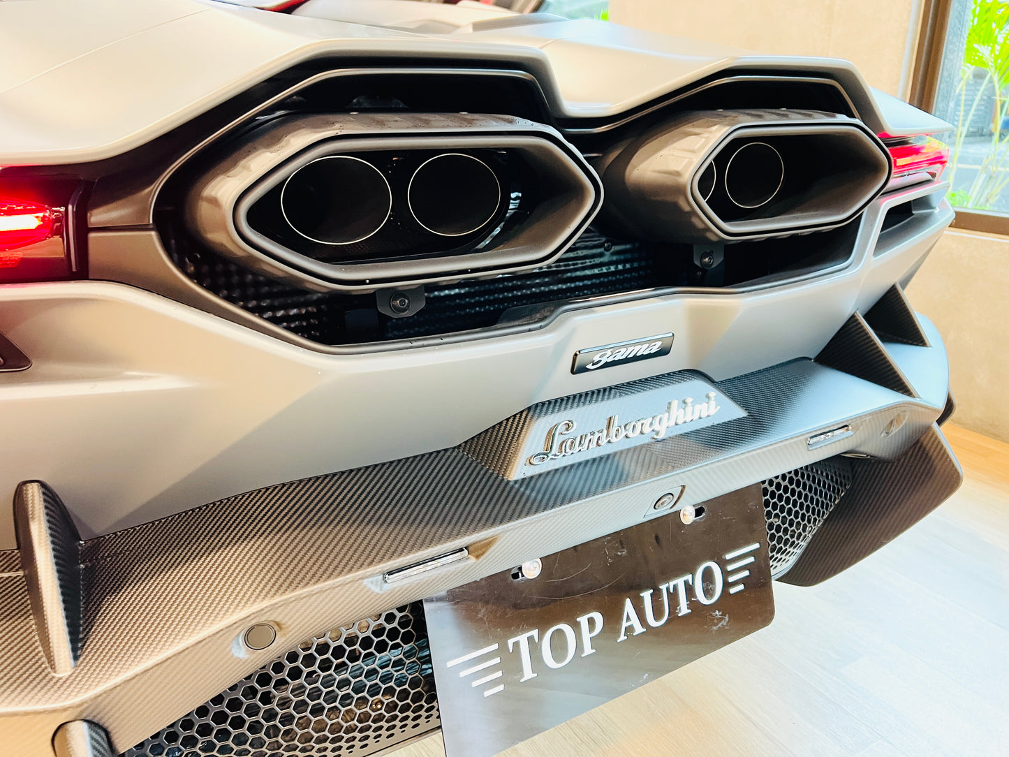 已售出-Lamborghini Revuelto 總代理全新車