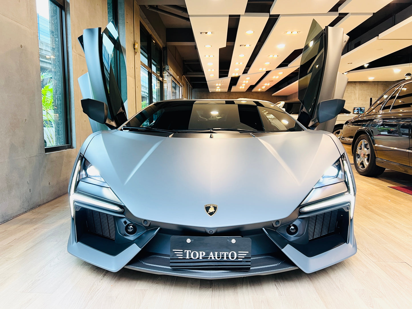 已售出-Lamborghini Revuelto 總代理全新車