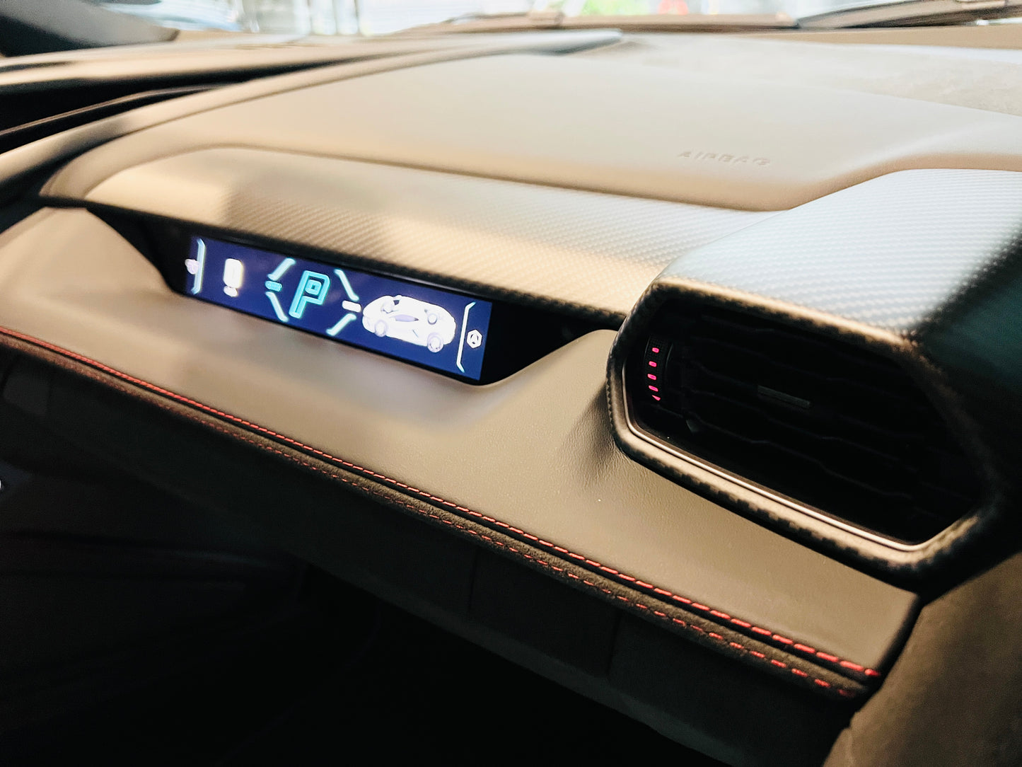已售出-Lamborghini Revuelto 總代理全新車
