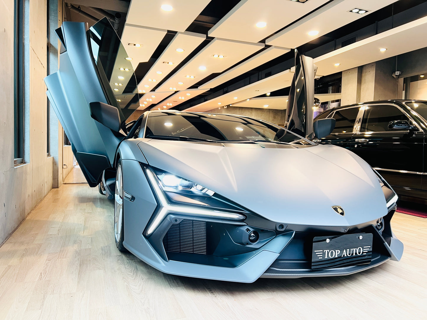 已售出-Lamborghini Revuelto 總代理全新車