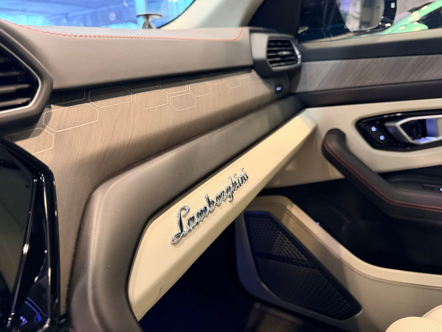 2024 Lamborghini Urus S 總代理一手車 | 台北超跑專賣 | TopAuto豐群汽車