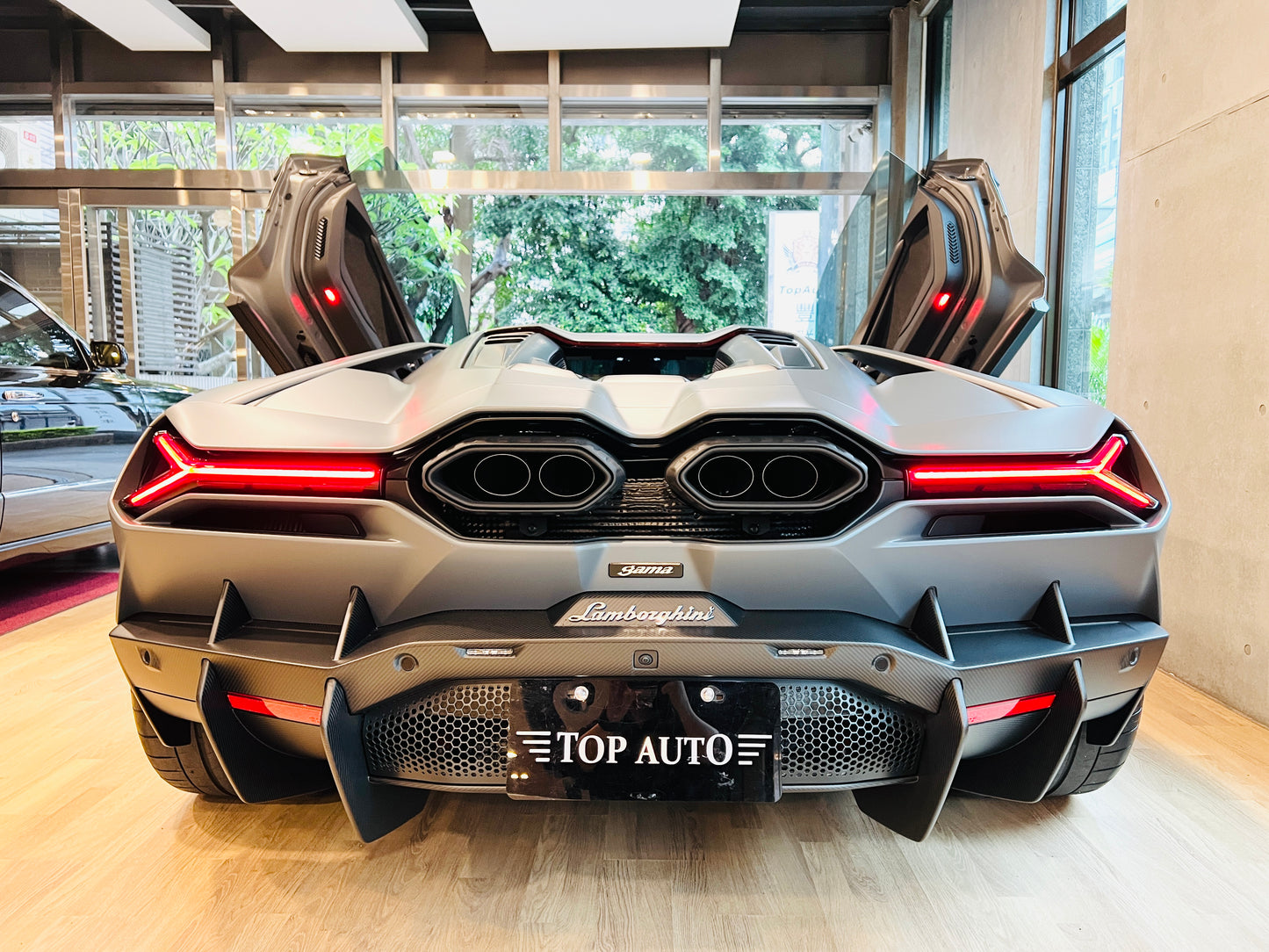 已售出-Lamborghini Revuelto 總代理全新車