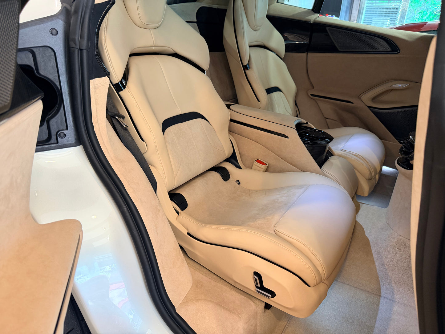 **2024 Ferrari Purosangue 總代理 | 台北超跑專賣 | TopAuto豐群汽車