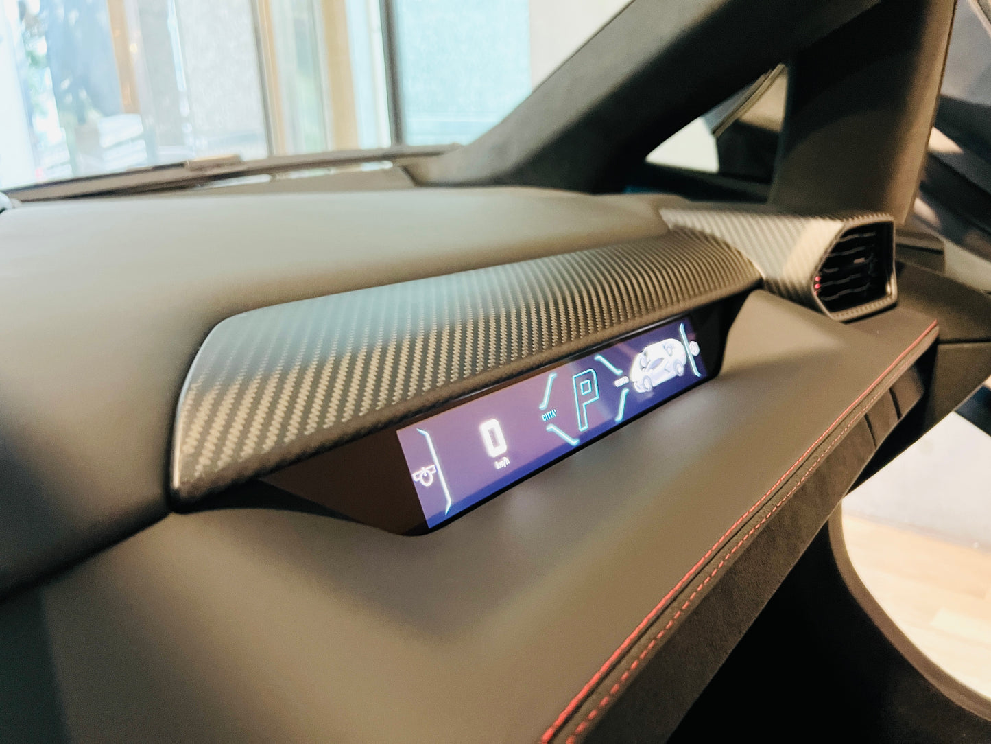已售出-Lamborghini Revuelto 總代理全新車