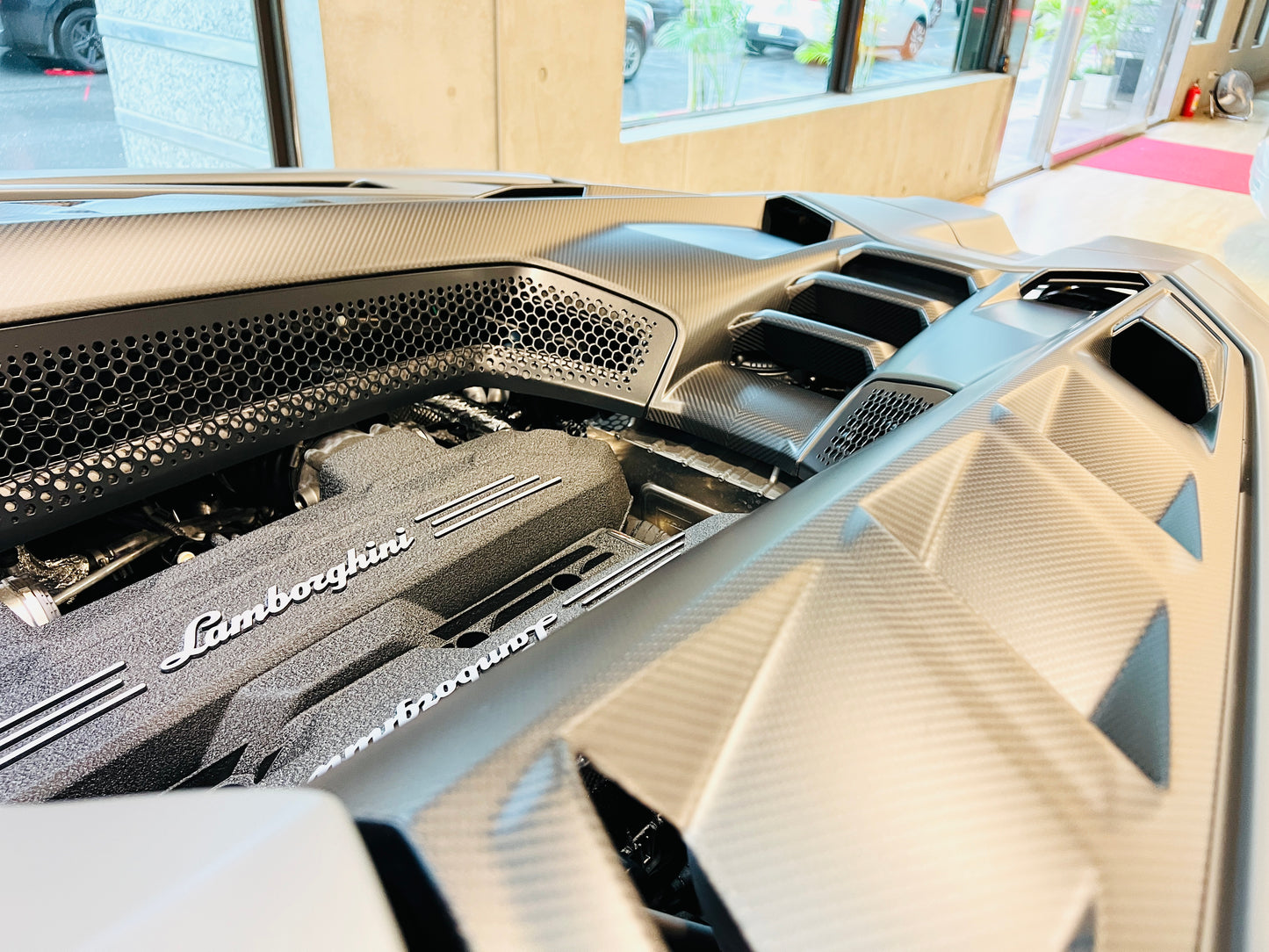 已售出-Lamborghini Revuelto 總代理全新車