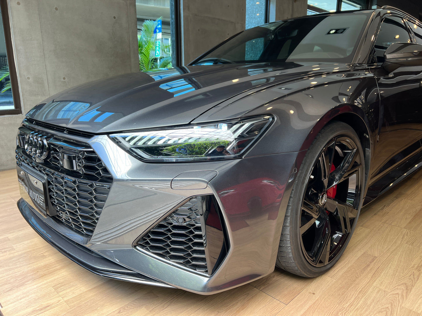 已售出-2022 Audi RS6 Avant 總代理